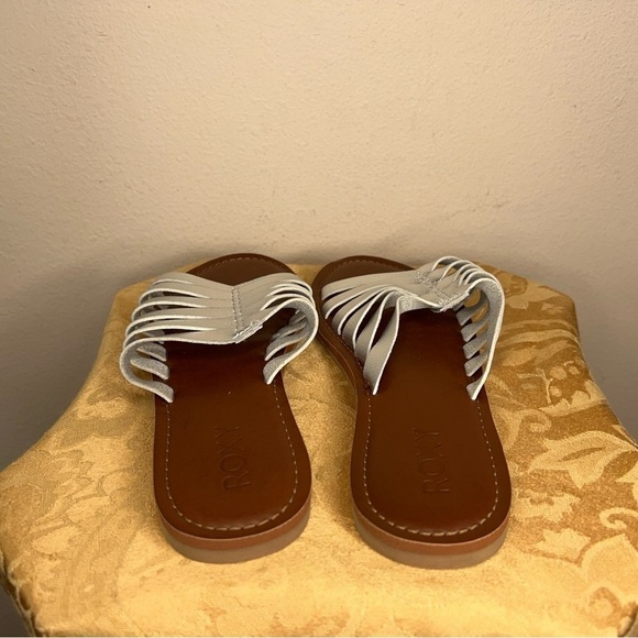 ROXY SIZE 6 SILVER TAN BROWN SANDALS BEACH VACATION SLIP IN STYLE - Picture 5 of 10